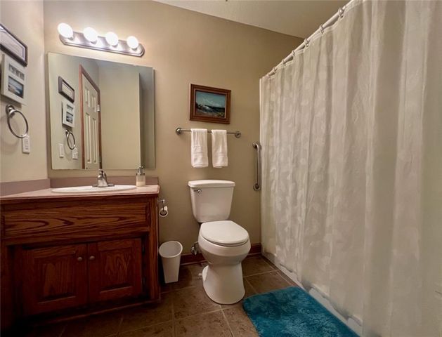 3807 Hunters Hill Drive, Lawrence, KS 66049