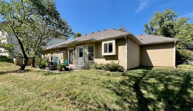 3807 Hunters Hill Drive, Lawrence, KS 66049