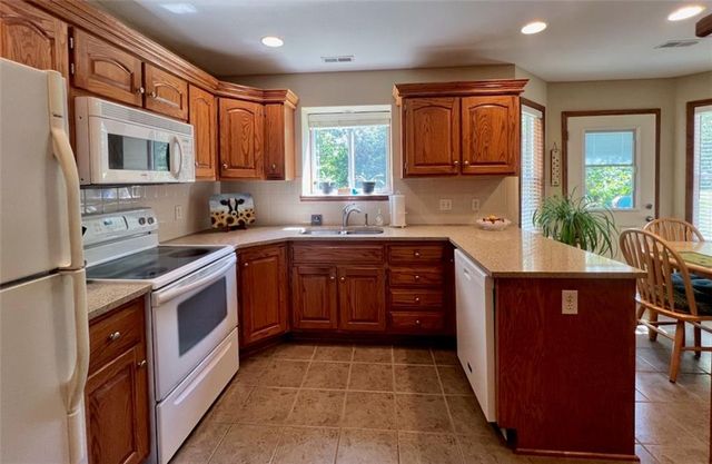 3807 Hunters Hill Drive, Lawrence, KS 66049