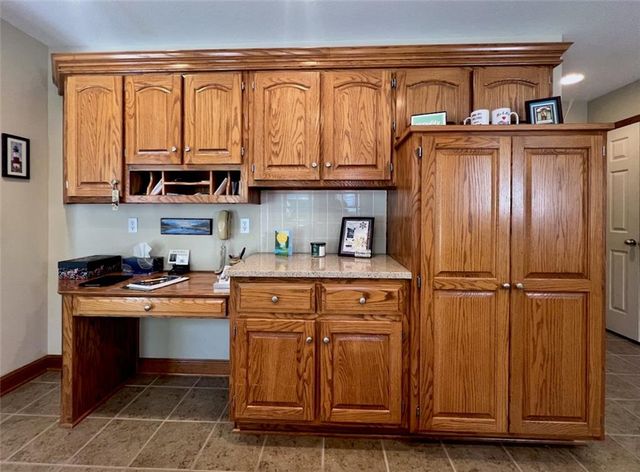 3807 Hunters Hill Drive, Lawrence, KS 66049