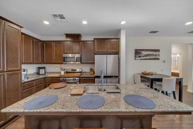 844 Castellona Dr, Newman, CA 95360