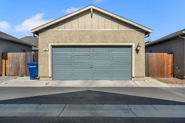 844 Castellona Dr, Newman, CA 95360