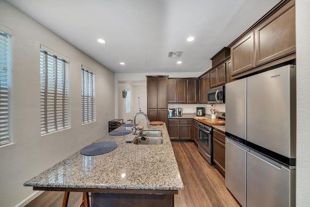 844 Castellona Dr, Newman, CA 95360