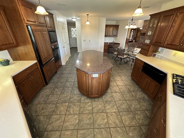 11882 N HWY 421, Monticello, IN 47960