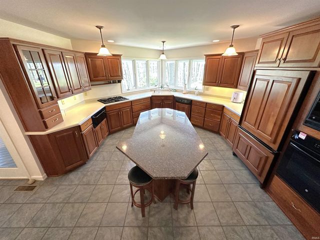 11882 N HWY 421, Monticello, IN 47960