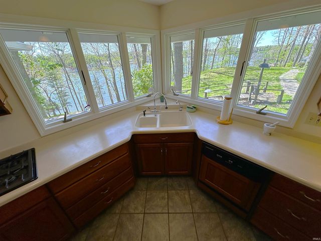 11882 N HWY 421, Monticello, IN 47960