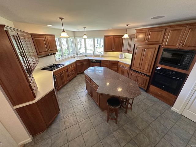 11882 N HWY 421, Monticello, IN 47960
