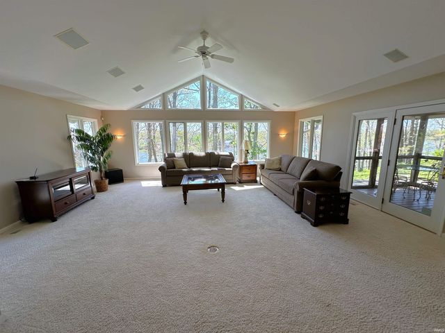 11882 N HWY 421, Monticello, IN 47960
