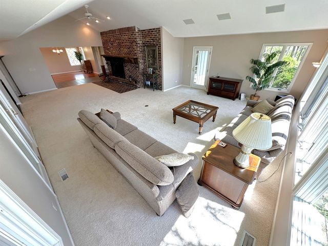 11882 N HWY 421, Monticello, IN 47960
