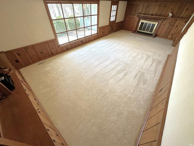 11882 N HWY 421, Monticello, IN 47960