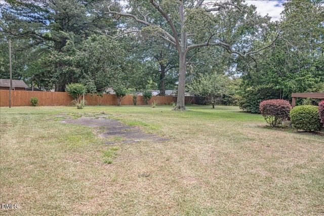 416 E Griswold Street, Selma, NC 27576