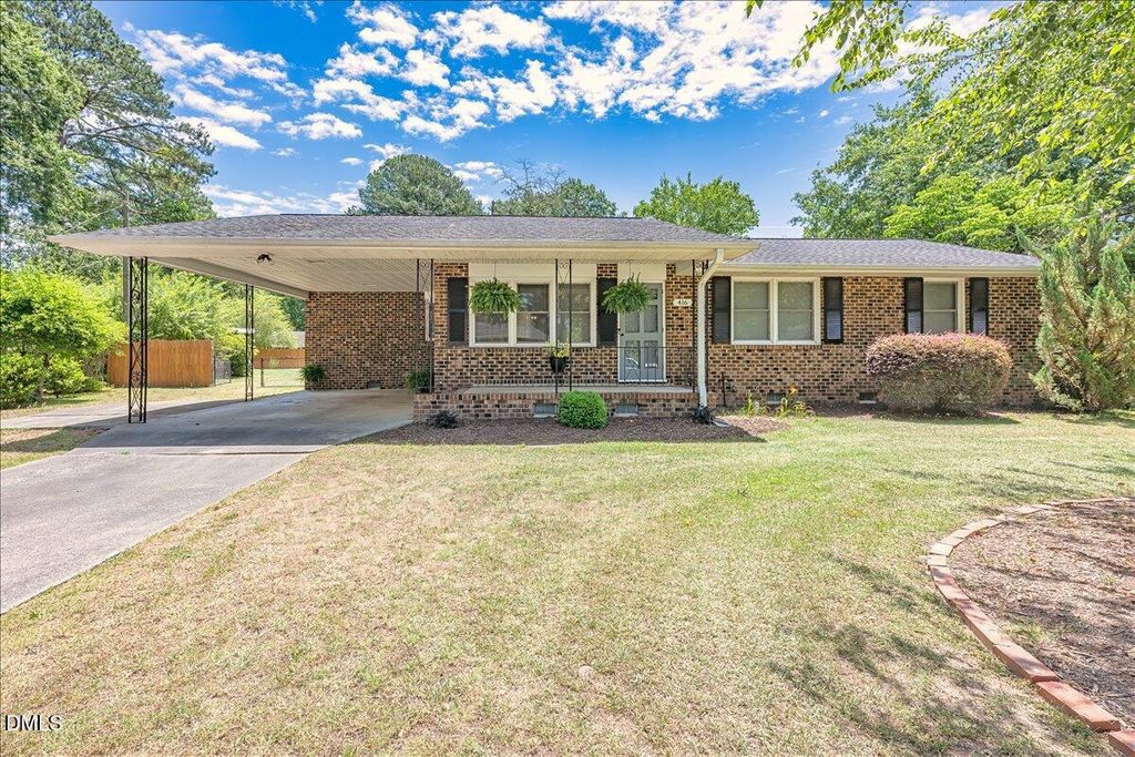 416 E Griswold Street, Selma, NC 27576