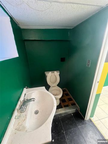 103 Broadway Bsmt, Elmwood Park, NJ 07407