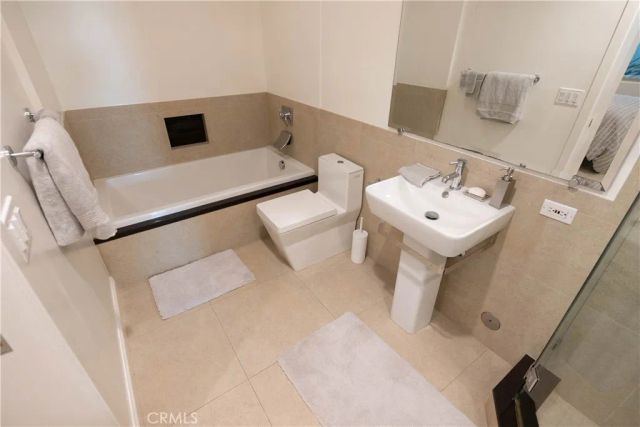 558 Cliff Drive, Laguna Beach, CA 92651