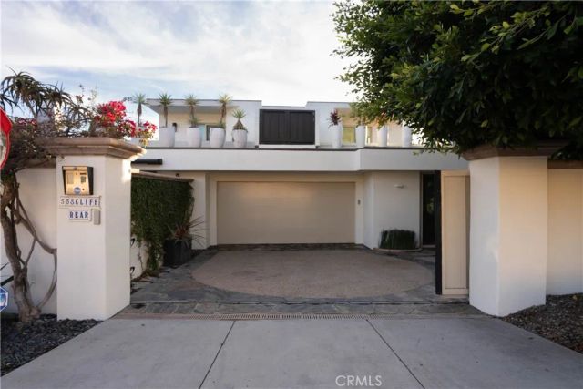 558 Cliff Drive, Laguna Beach, CA 92651