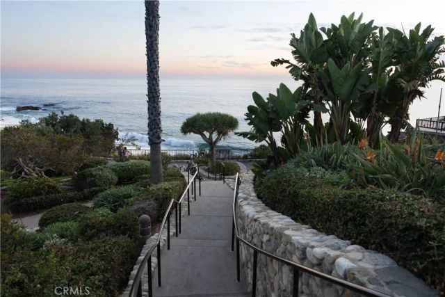 558 Cliff Drive, Laguna Beach, CA 92651