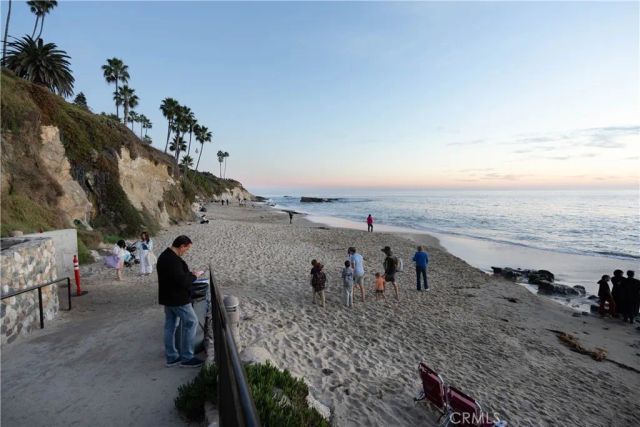 558 Cliff Drive, Laguna Beach, CA 92651