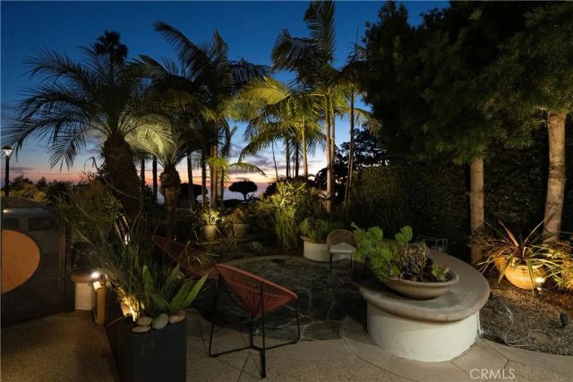 558 Cliff Drive, Laguna Beach, CA 92651