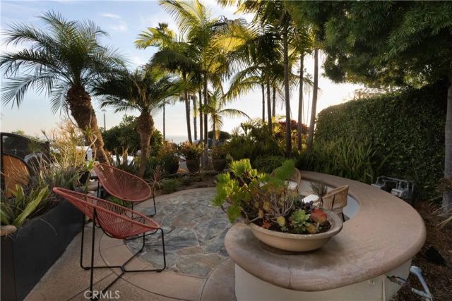 558 Cliff Drive, Laguna Beach, CA 92651