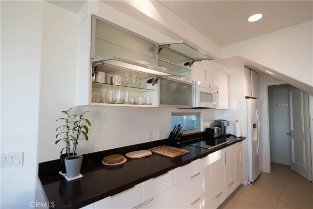 558 Cliff Drive, Laguna Beach, CA 92651