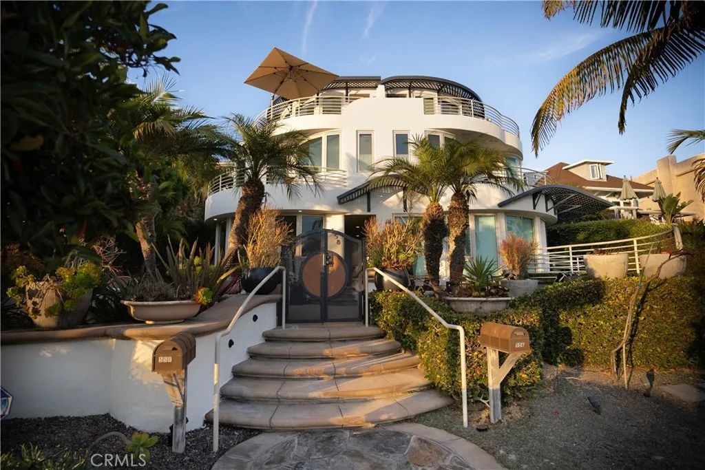 558 Cliff Drive, Laguna Beach, CA 92651