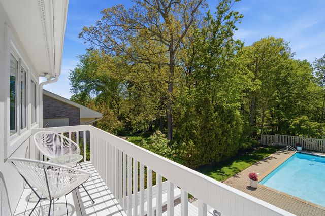 124 Ravinoaks Lane, Highland Park, IL 60035