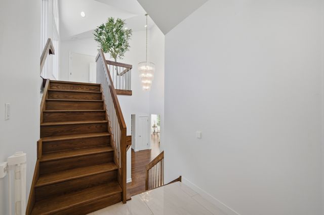 124 Ravinoaks Lane, Highland Park, IL 60035