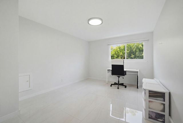124 Ravinoaks Lane, Highland Park, IL 60035