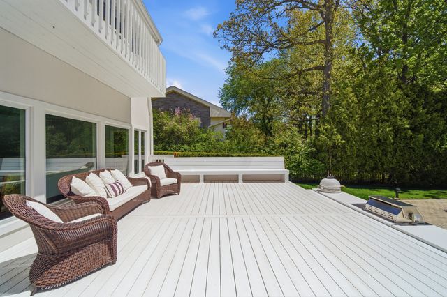 124 Ravinoaks Lane, Highland Park, IL 60035