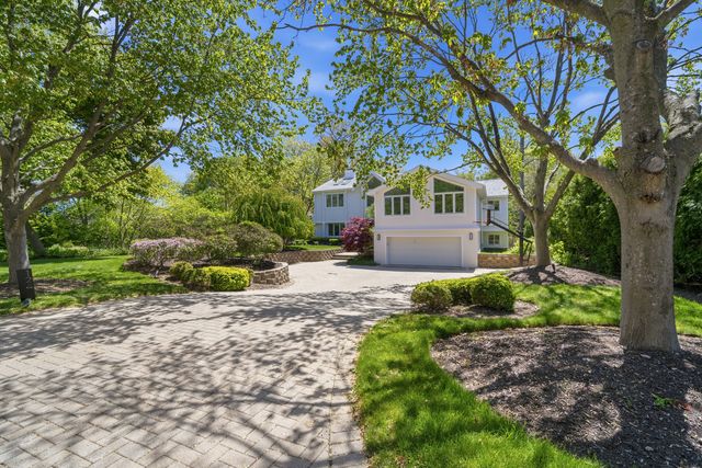 124 Ravinoaks Lane, Highland Park, IL 60035