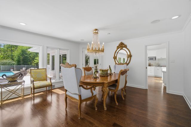 124 Ravinoaks Lane, Highland Park, IL 60035
