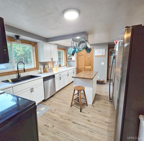 659 Roosevelt Road, Niagara C-wi, WI 54151