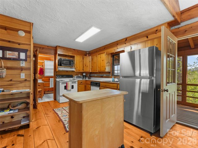 178 Tablerock Drive, Saluda, NC 28773