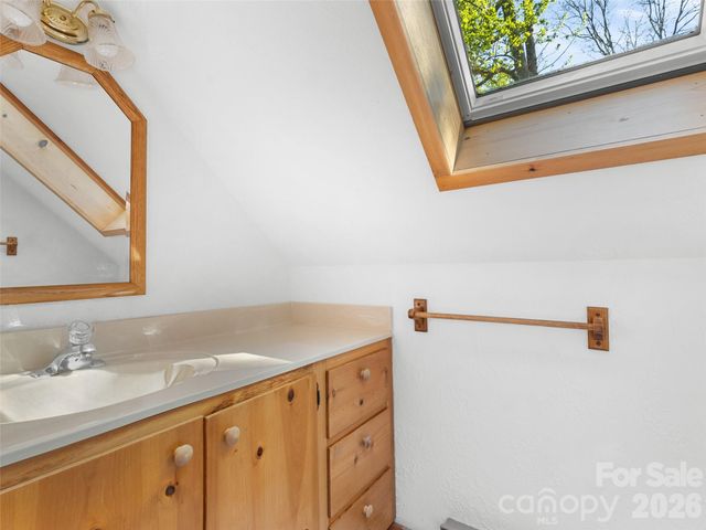 178 Tablerock Drive, Saluda, NC 28773