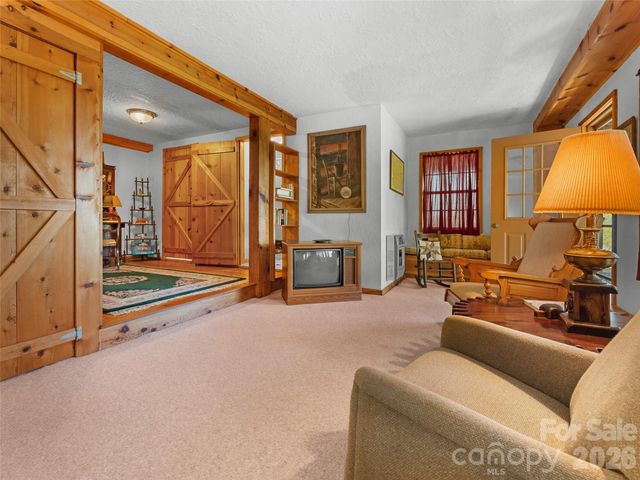 178 Tablerock Drive, Saluda, NC 28773