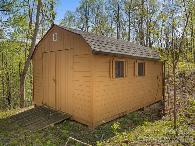 178 Tablerock Drive, Saluda, NC 28773