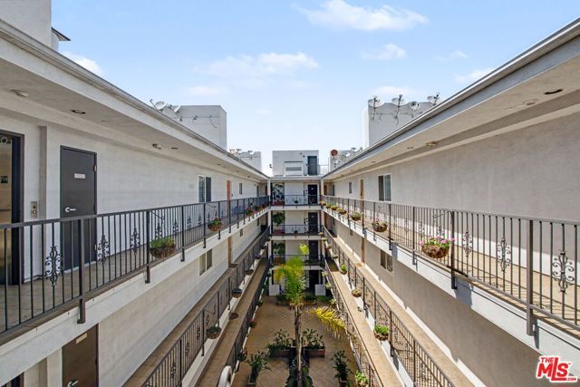 1878 Greenfield Avenue PH5, Los Angeles, CA 90025