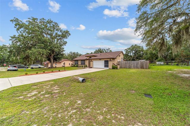 303 OAK TRACK TRAIL, Ocala, FL 34472