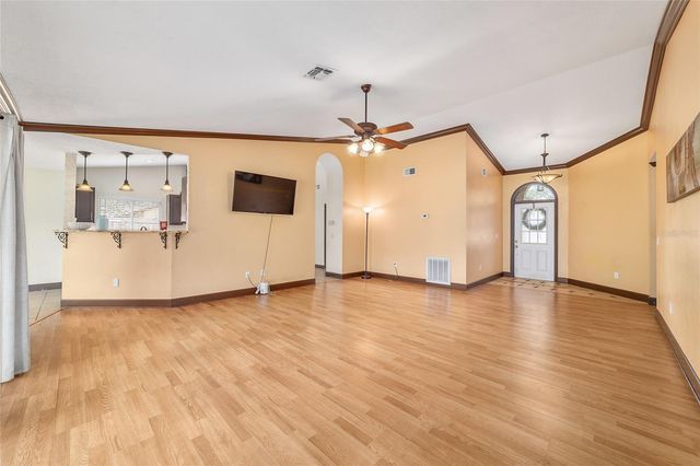 303 OAK TRACK TRAIL, Ocala, FL 34472