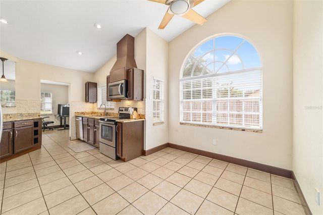 303 OAK TRACK TRAIL, Ocala, FL 34472
