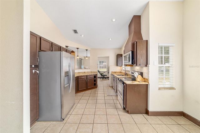 303 OAK TRACK TRAIL, Ocala, FL 34472