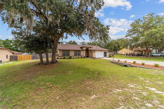 303 OAK TRACK TRAIL, Ocala, FL 34472