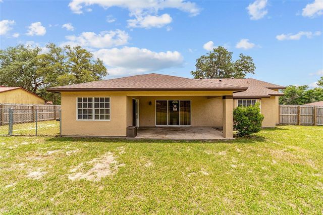 303 OAK TRACK TRAIL, Ocala, FL 34472