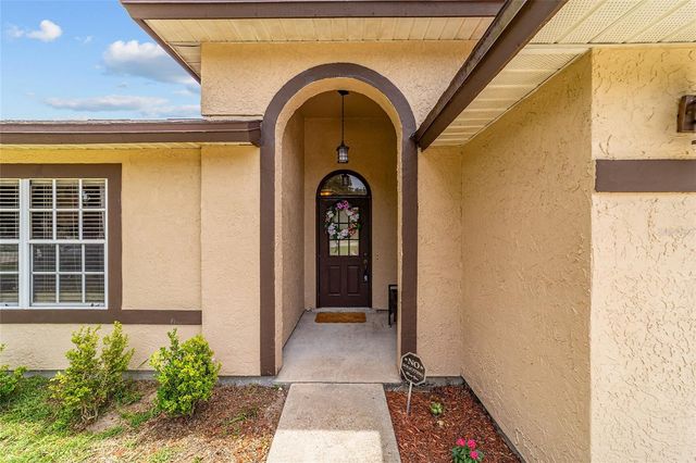 303 OAK TRACK TRAIL, Ocala, FL 34472