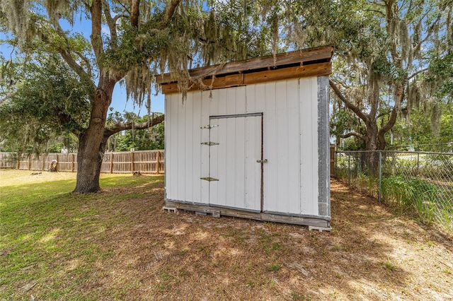303 OAK TRACK TRAIL, Ocala, FL 34472