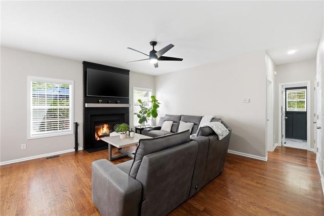 300 Tuggle Court, Woodstock, GA 30188