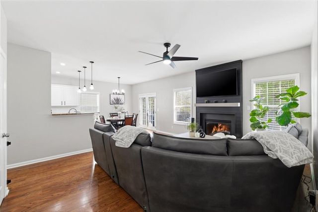 300 Tuggle Court, Woodstock, GA 30188