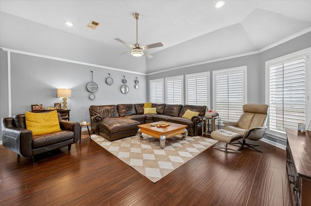 3211 Summergrove Drive, Arlington, TX 76001