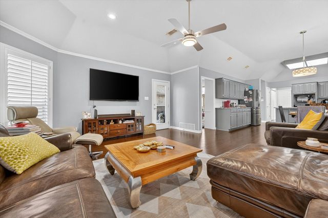 3211 Summergrove Drive, Arlington, TX 76001