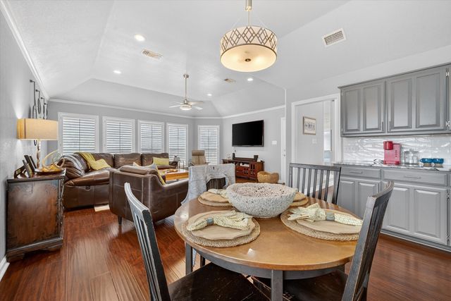 3211 Summergrove Drive, Arlington, TX 76001